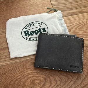 Roots grey leather bi-fold wallet